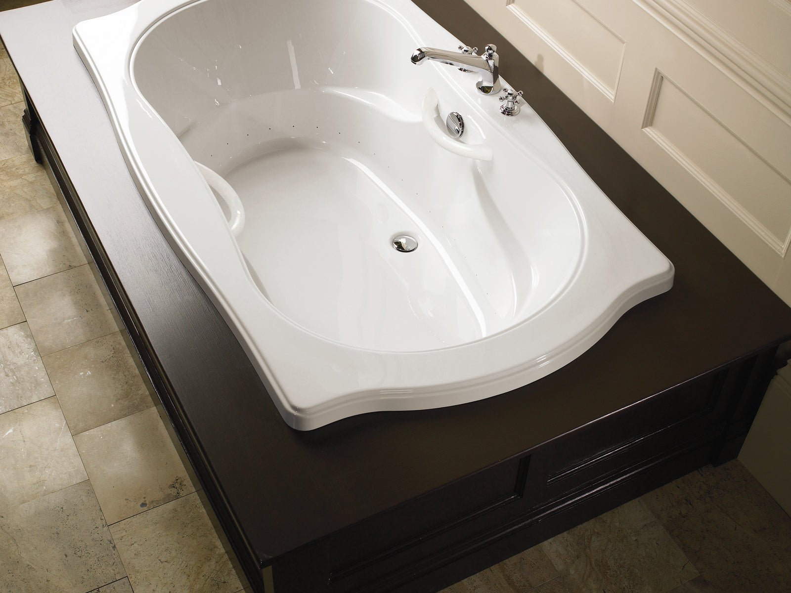 ELEGANCIA_6642_Elegancia_7242_C13_5_2020_white_GB_2400w.jpg
